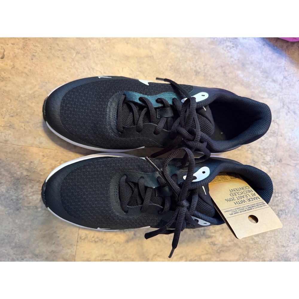 Nike Revolution 7 Black White Running Shoes Sneakers FB7689-001 Womens 7 / 5.5Y